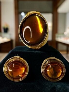 Mid‑Century Carnegie‑Style Brutalist Brooch & Clip Earrings Set w/ Amber Glass